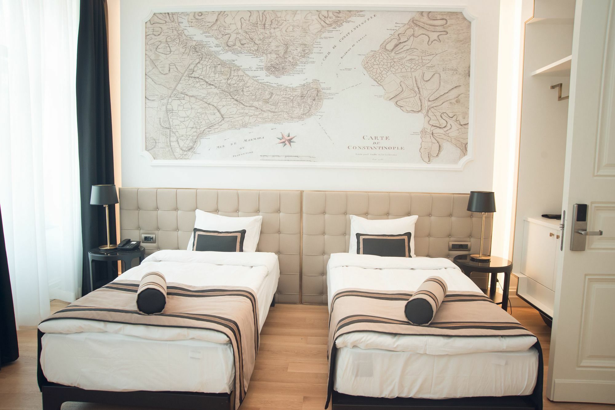อัคคา ลัช ทัคซิม Hotel อิสตันบูล ภายนอก รูปภาพ
