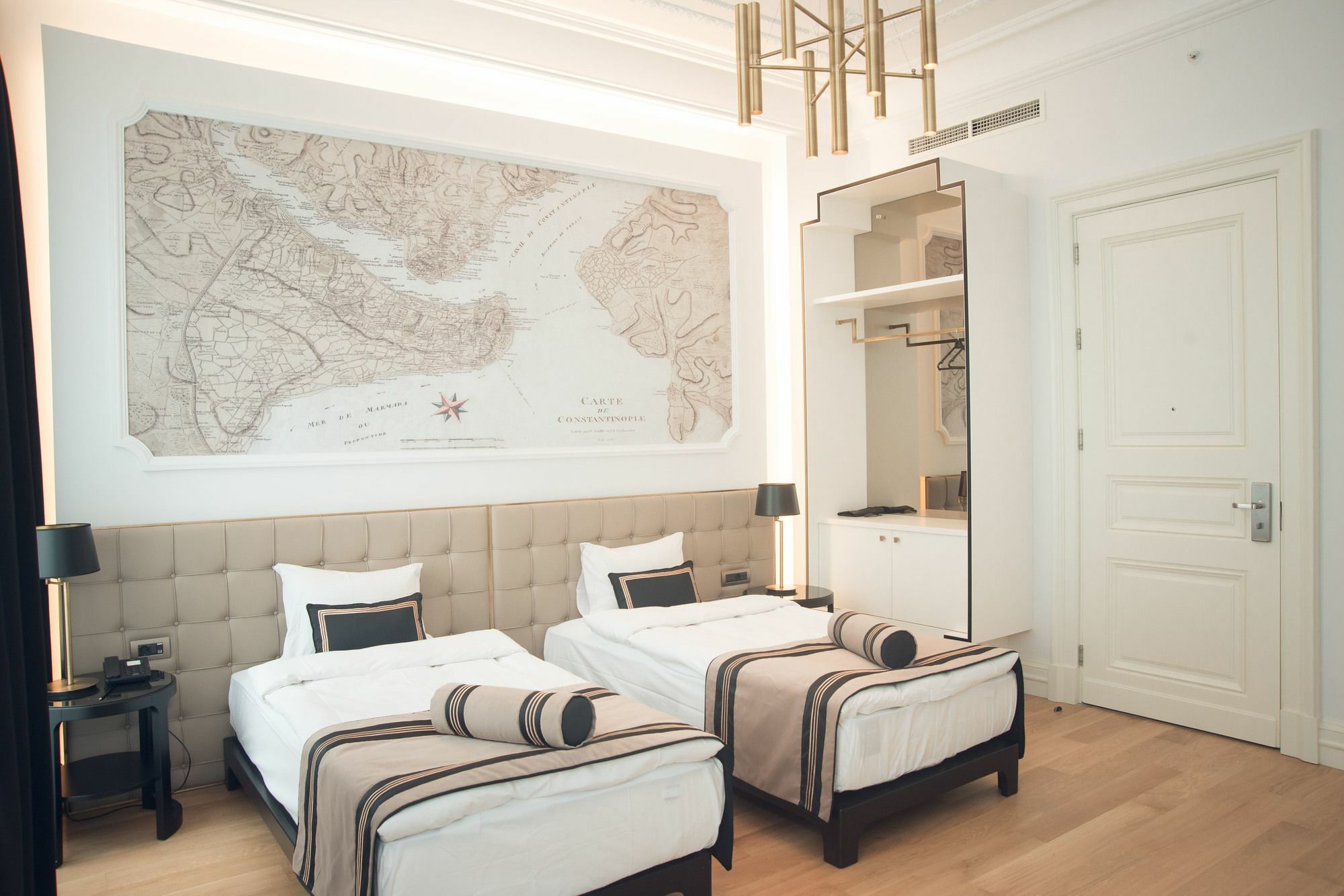 อัคคา ลัช ทัคซิม Hotel อิสตันบูล ภายนอก รูปภาพ